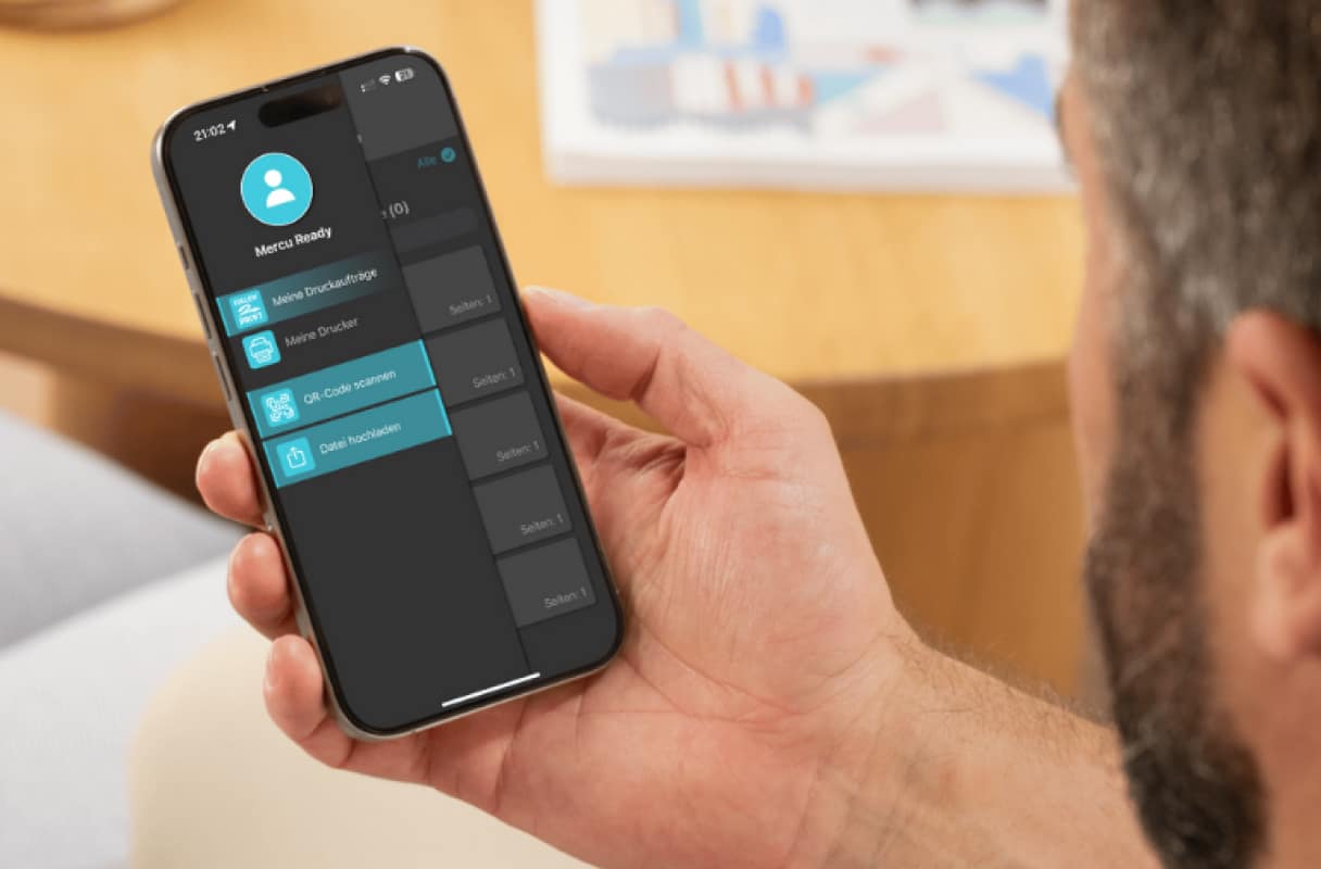 Die neue Follow'2'Print Mobile App auf einem Smartphone